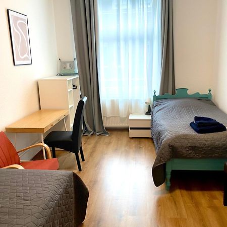 2 Rooms, Free Parking, 25 Min To Duesseldorf, 150 Mbps Wlan Duisburg Eksteriør billede