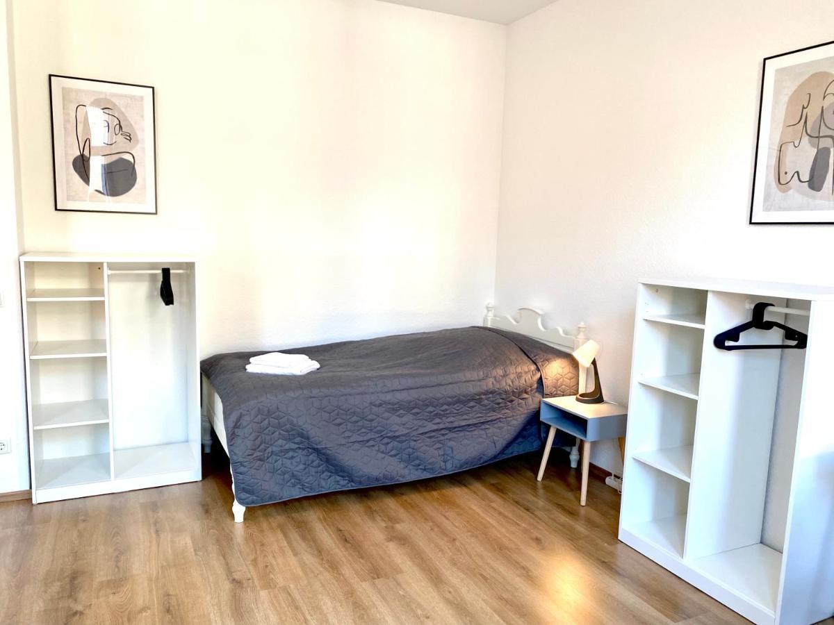 2 Rooms, Free Parking, 25 Min To Duesseldorf, 150 Mbps Wlan Duisburg Eksteriør billede