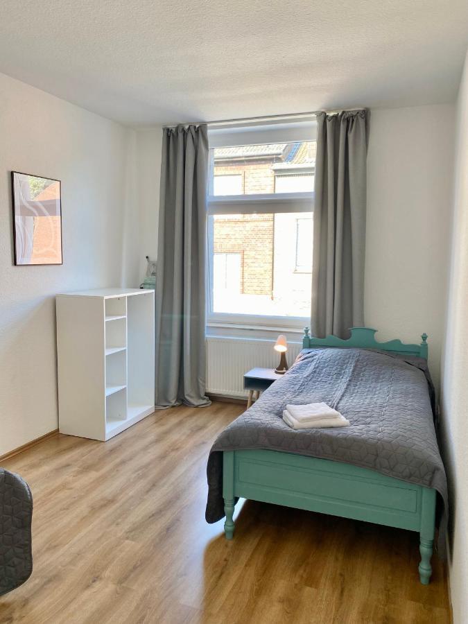 2 Rooms, Free Parking, 25 Min To Duesseldorf, 150 Mbps Wlan Duisburg Eksteriør billede