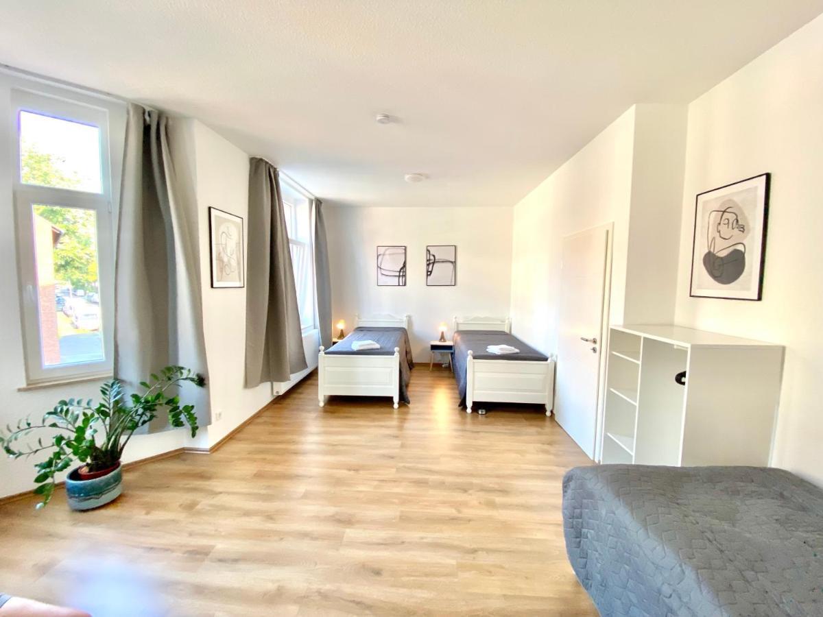 2 Rooms, Free Parking, 25 Min To Duesseldorf, 150 Mbps Wlan Duisburg Eksteriør billede