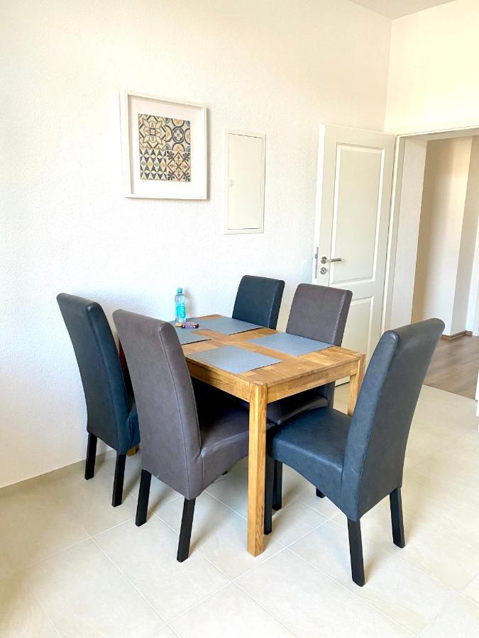 2 Rooms, Free Parking, 25 Min To Duesseldorf, 150 Mbps Wlan Duisburg Eksteriør billede