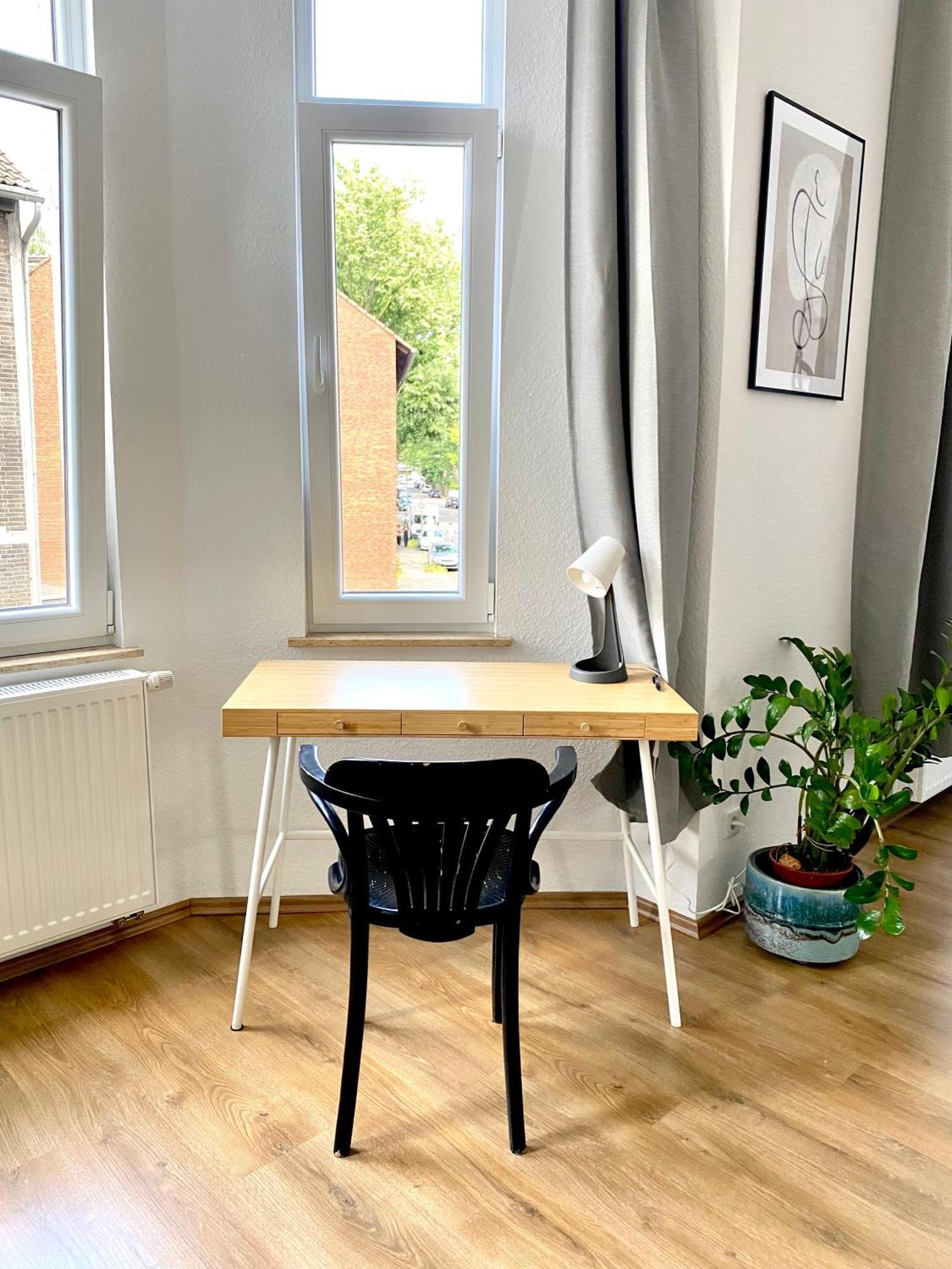 2 Rooms, Free Parking, 25 Min To Duesseldorf, 150 Mbps Wlan Duisburg Eksteriør billede