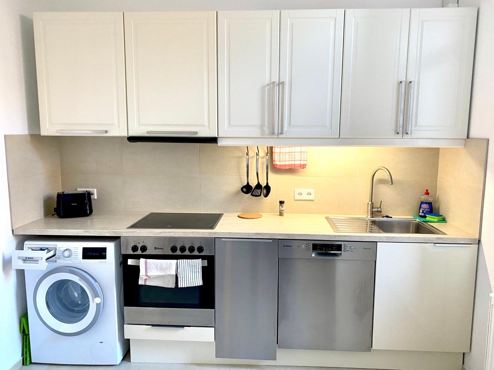2 Rooms, Free Parking, 25 Min To Duesseldorf, 150 Mbps Wlan Duisburg Eksteriør billede