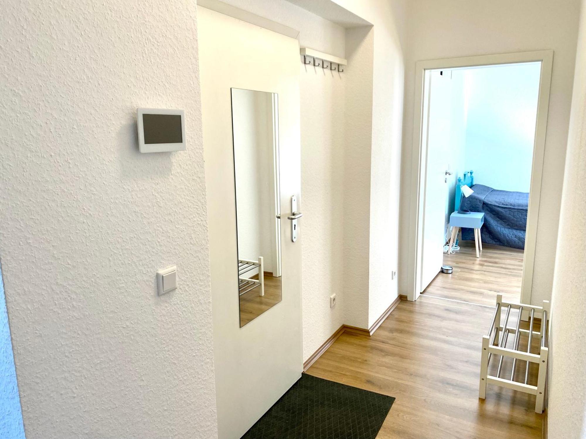 2 Rooms, Free Parking, 25 Min To Duesseldorf, 150 Mbps Wlan Duisburg Eksteriør billede