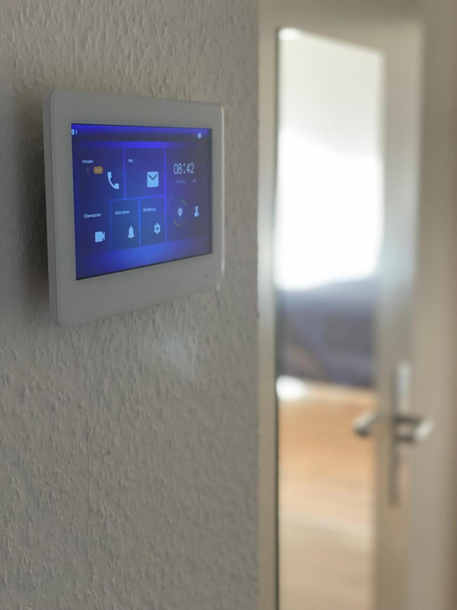 2 Rooms, Free Parking, 25 Min To Duesseldorf, 150 Mbps Wlan Duisburg Eksteriør billede