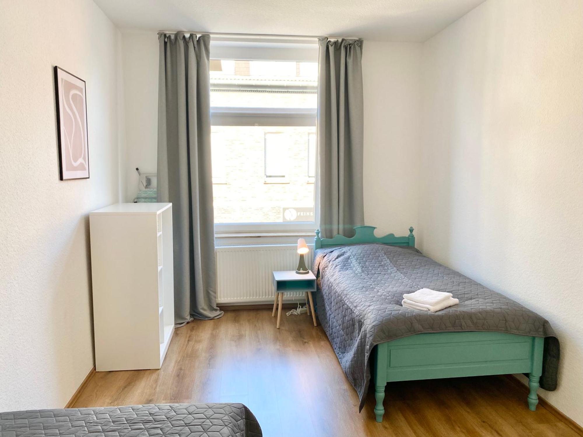 2 Rooms, Free Parking, 25 Min To Duesseldorf, 150 Mbps Wlan Duisburg Eksteriør billede