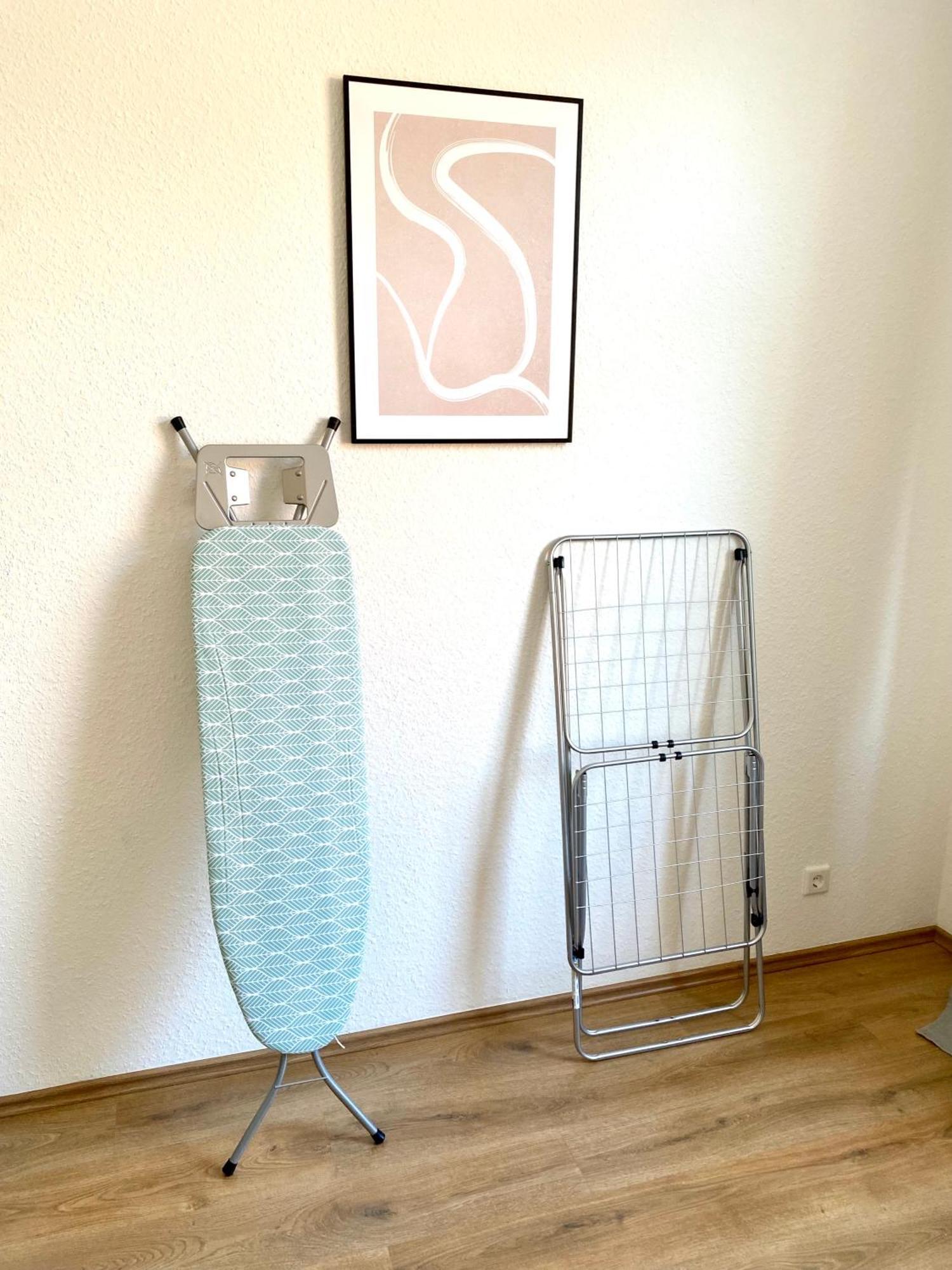 2 Rooms, Free Parking, 25 Min To Duesseldorf, 150 Mbps Wlan Duisburg Eksteriør billede