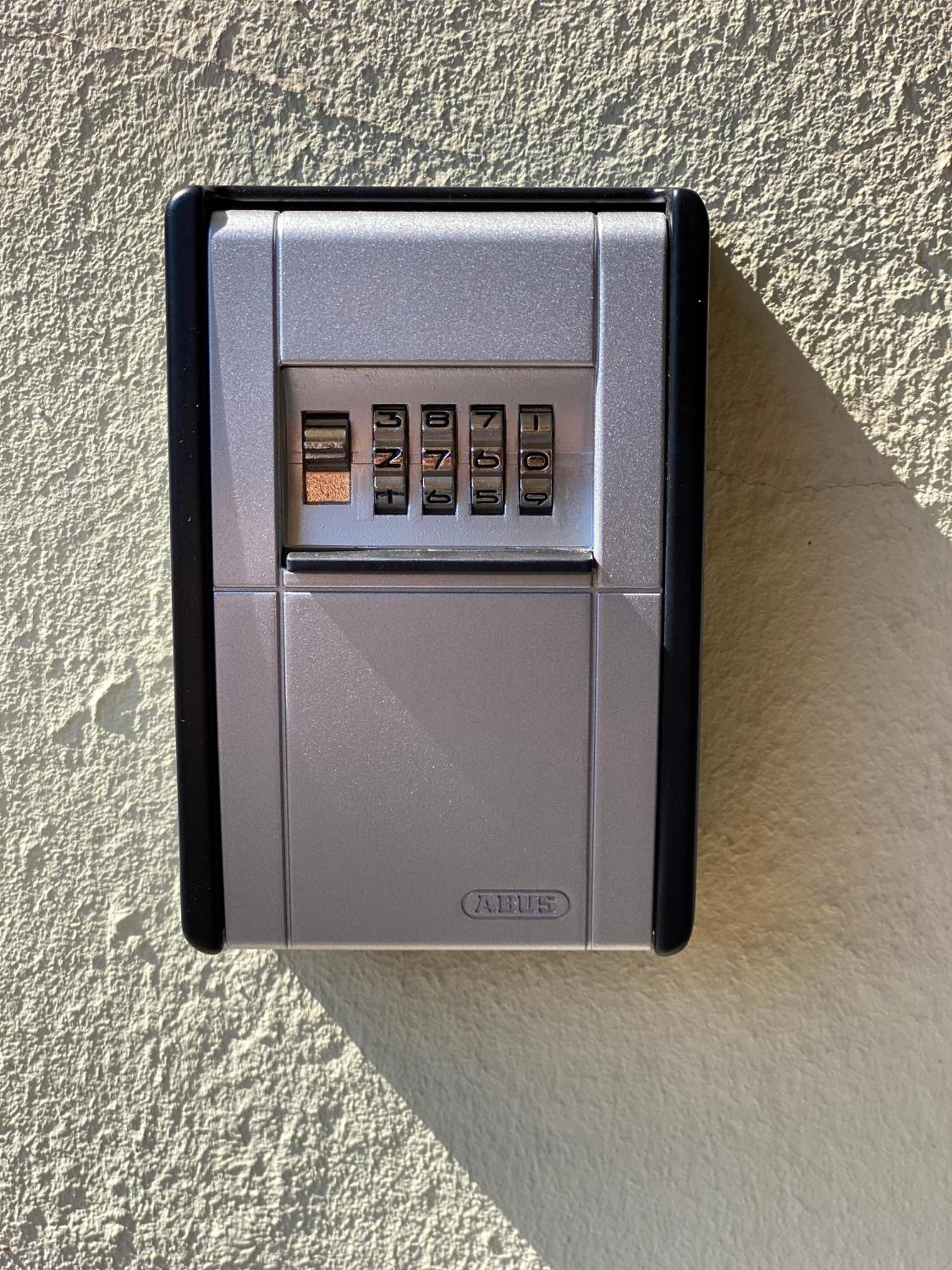 2 Rooms, Free Parking, 25 Min To Duesseldorf, 150 Mbps Wlan Duisburg Eksteriør billede