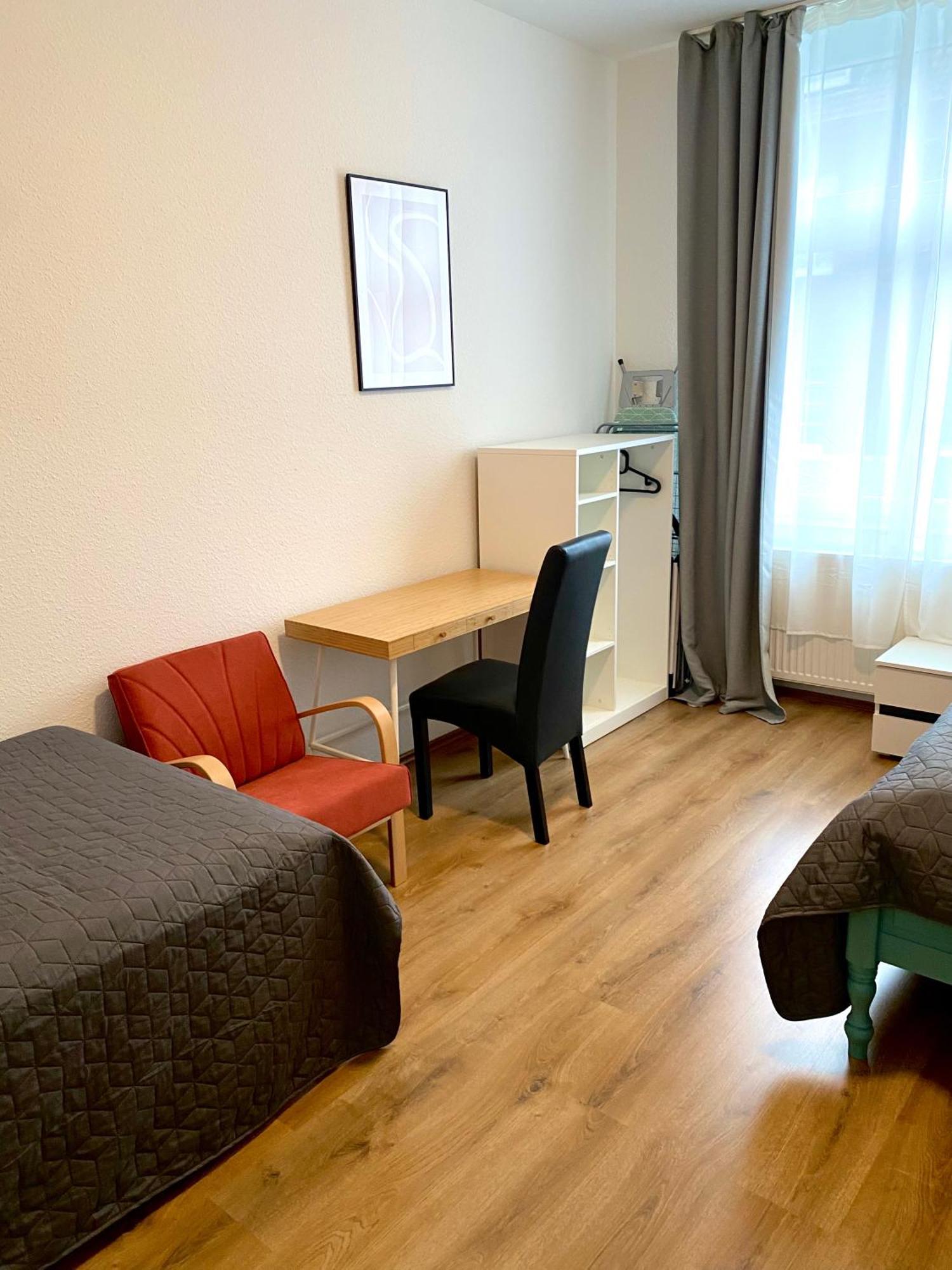 2 Rooms, Free Parking, 25 Min To Duesseldorf, 150 Mbps Wlan Duisburg Eksteriør billede