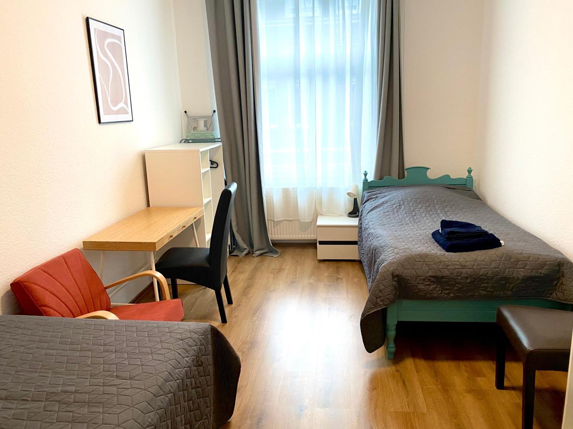 2 Rooms, Free Parking, 25 Min To Duesseldorf, 150 Mbps Wlan Duisburg Eksteriør billede