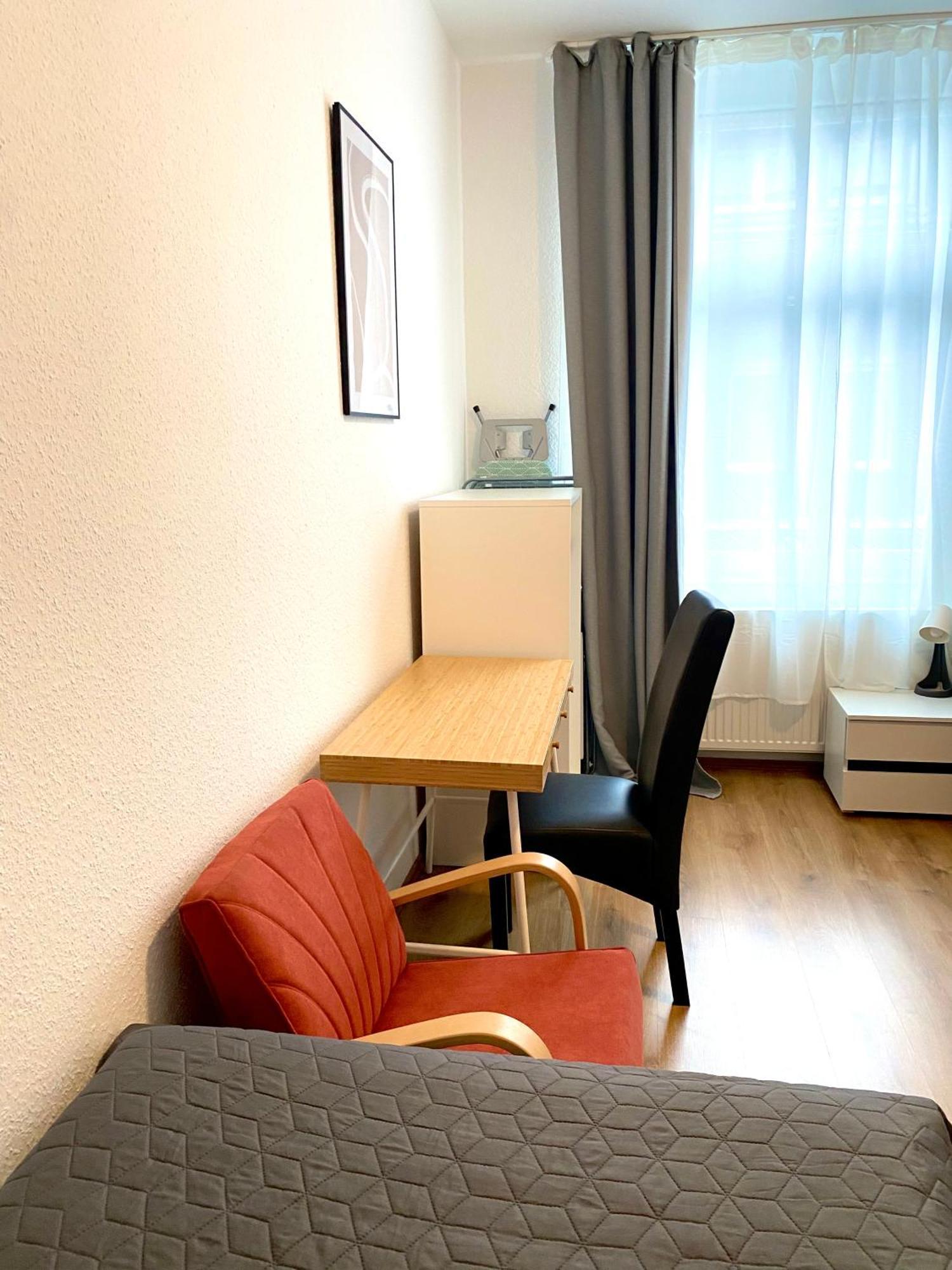 2 Rooms, Free Parking, 25 Min To Duesseldorf, 150 Mbps Wlan Duisburg Eksteriør billede